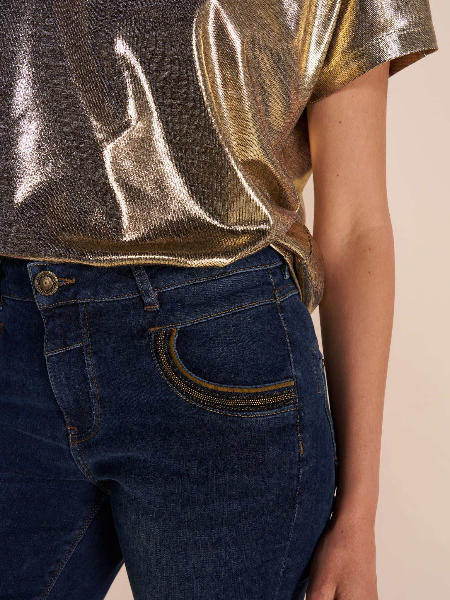 Modelshot / Dark Blue / Detail